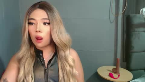 trexie_fucks15 online show from 10.27.25