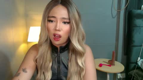 trexie_fucks15 online show from 11.04.25