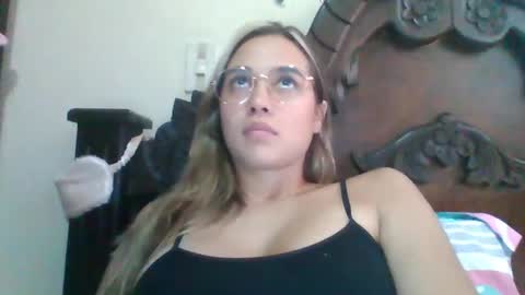 Snapshot of triana_bell chatting on 12.14.24 triana_bell online show from 12.14.24