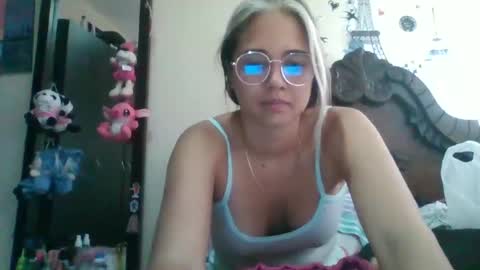 Snapshot of triana_bell chatting on 12.22.24 triana_bell online show from 12.22.24