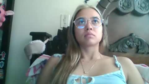 Snapshot of triana_bell chatting on 12.29.24 triana_bell online show from 12.29.24
