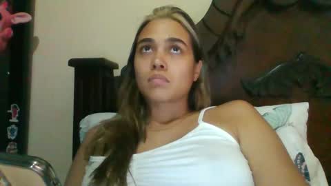 Snapshot of triana_bell chatting on 01.02.25 triana_bell online show from 01.02.25