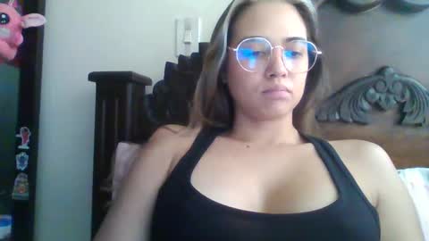 Snapshot of triana_bell chatting on 01.03.25 triana_bell online show from 01.03.25
