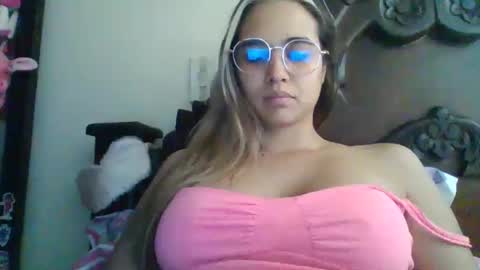 Snapshot of triana_bell chatting on 02.06.25 triana_bell online show from 02.06.25