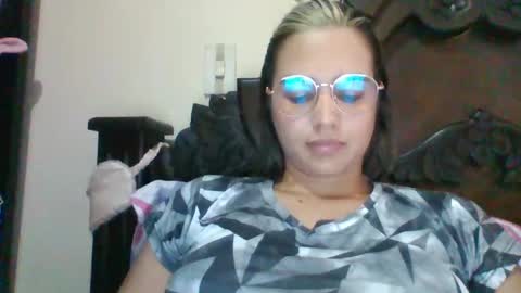 Snapshot of triana_bell chatting on 02.07.25 triana_bell online show from 02.07.25