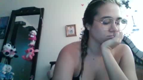 Snapshot of triana_bell chatting on 02.08.25 triana_bell online show from 02.08.25