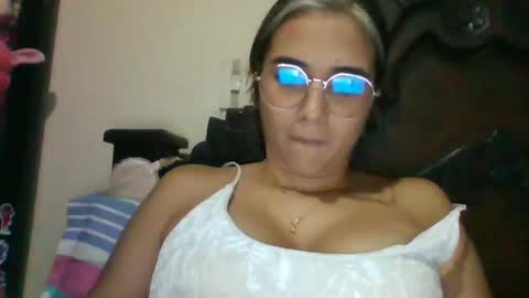 Snapshot of triana_bell chatting on 02.08.25 triana_bell online show from 02.08.25