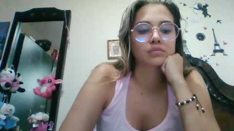 Snapshot of triana_bell chatting on 02.11.25 triana_bell online show from 02.11.25