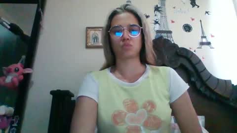 Snapshot of triana_bell chatting on 02.17.25 triana_bell online show from 02.17.25