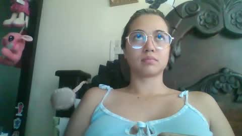 Snapshot of triana_bell chatting on 03.02.25 triana_bell online show from 03.02.25