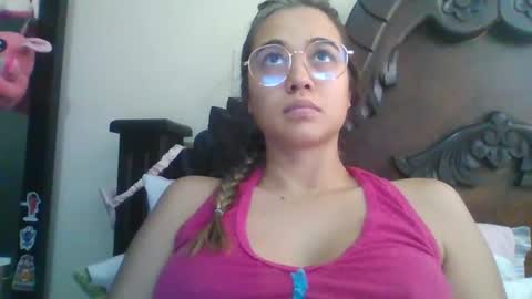 Snapshot of triana_bell chatting on 03.04.25 triana_bell online show from 03.04.25