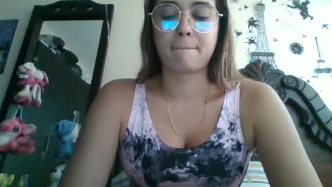 Snapshot of triana_bell chatting on 10.11.25 triana_bell online show from 10.11.25