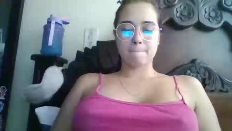 Snapshot of triana_bell chatting on 10.15.25 triana_bell online show from 10.15.25