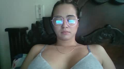 Snapshot of triana_bell chatting on 11.12.25 triana_bell online show from 11.12.25