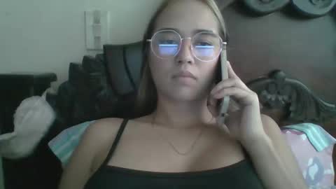 Snapshot of triana_bell chatting on 11.19.25 triana_bell online show from 11.19.25