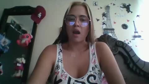 Snapshot of triana_bell chatting on 11.21.25 triana_bell online show from 11.21.25