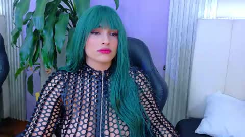 triana_crimson online show from 06.11.26
