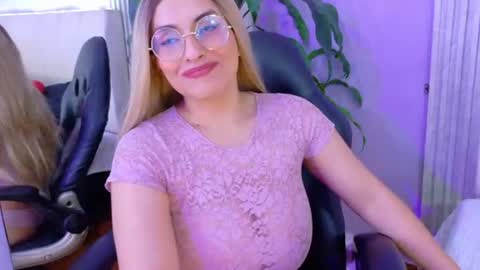 triana_crimson online show from 07.18.26