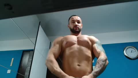 Snapshot of tridentmuscles chatting on 01.05.25 tridentmuscles online show from 01.05.25