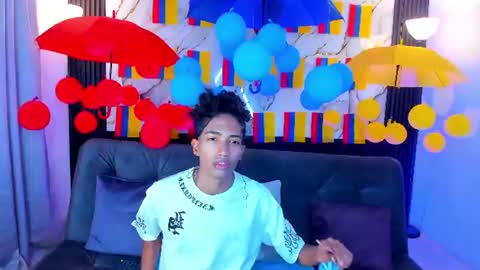 Snapshot of triiangel_latinboy chatting on 06.18.26 Johan online show from 06.18.26