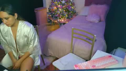 Snapshot of trinitych_ chatting on 11.28.25 trinitych_ online show from 11.28.25