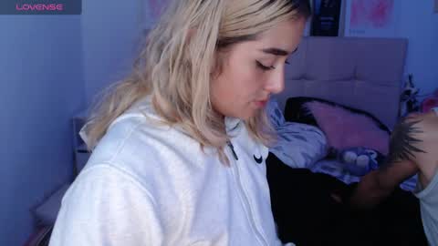 Snapshot of trinitych_ chatting on 04.02.26 trinitych_ online show from 04.02.26