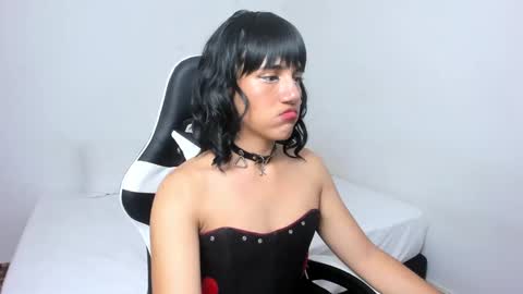 Snapshot of trinydoll chatting on 01.22.25 Triny online show from 01.22.25
