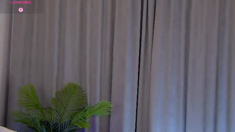 Snapshot of trishawinslet_ chatting on 06.13.26 Trisha online show from 06.13.26