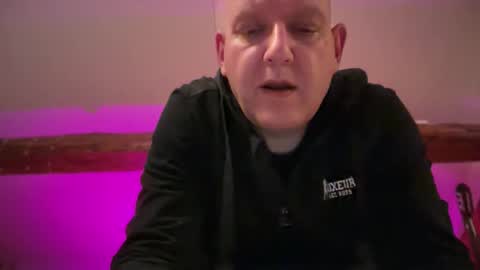 Snapshot of tritonspace chatting on 10.01.25 Triton online show from 10.01.25