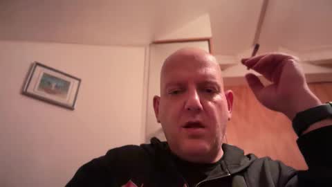 Snapshot of tritonspace chatting on 10.03.25 Triton online show from 10.03.25