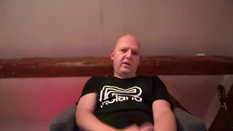 Snapshot of tritonspace chatting on 10.05.25 Triton online show from 10.05.25