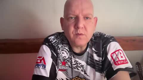 Snapshot of tritonspace chatting on 04.10.26 Triton online show from 04.10.26