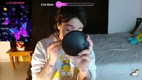 Snapshot of trixie_tangg chatting on 11.24.25 Kitty online show from 11.24.25