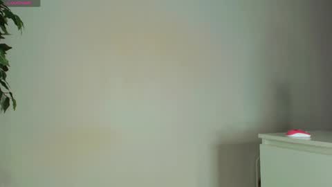 Snapshot of trixie_taylor chatting on 04.23.26 Trixie Taylor online show from 04.23.26