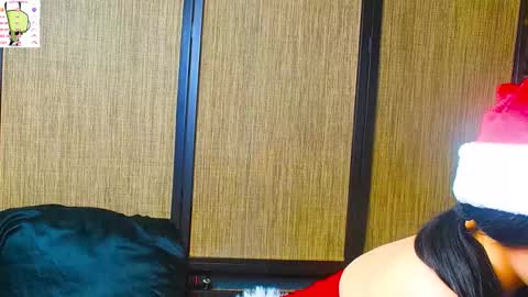 Snapshot of trixiedoescamcam chatting on 12.22.25 trixiedoescamcam online show from 12.22.25