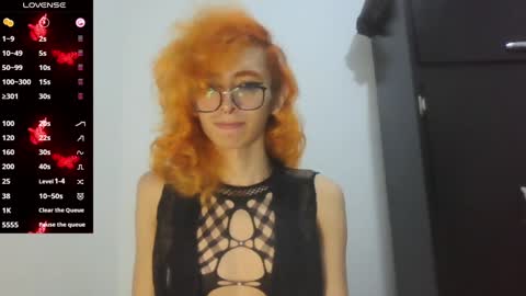 Snapshot of trixy_roses chatting on 01.14.25 Trixy Rose online show from 01.14.25
