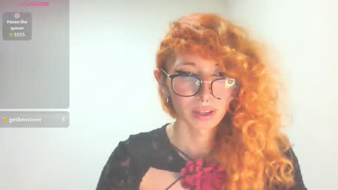 Snapshot of trixy_roses chatting on 09.22.25 Trixy Rose online show from 09.22.25