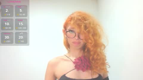 Snapshot of trixy_roses chatting on 10.12.25 Trixy Rose online show from 10.12.25