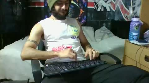 Snapshot of trizquelmen chatting on 03.05.25 Andrew online show from 03.05.25