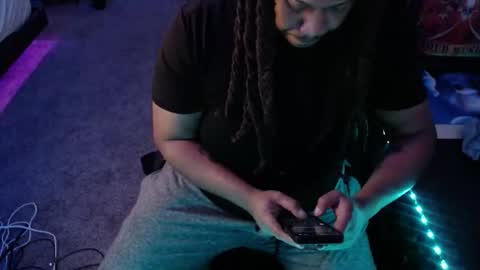 Snapshot of trmdstrong chatting on 11.30.25 Trmdstrong online show from 11.30.25