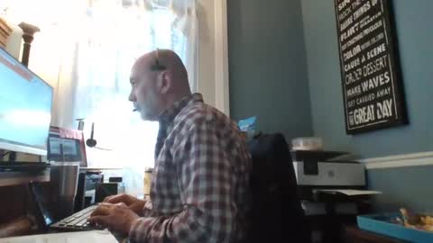 Snapshot of trodgers136 chatting on 02.12.25 TRodgers online show from 02.12.25