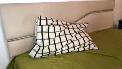 Snapshot of troncq chatting on 11.25.25 Troncq online show from 11.25.25