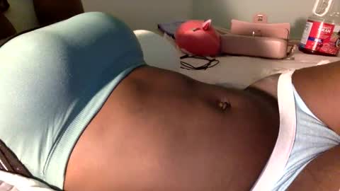 Snapshot of tropicalebonyx chatting on 12.14.25 Tropical Ebony online show from 12.14.25