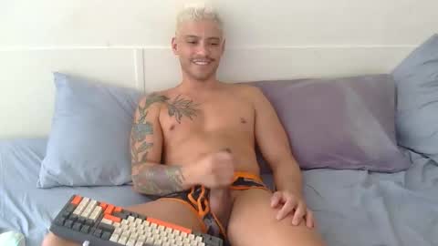 Snapshot of tropicalmadness chatting on 01.10.26 Archie Torres online show from 01.10.26