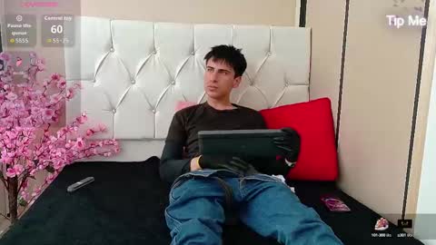 Snapshot of troy_boy20 chatting on 10.07.25 Troy online show from 10.07.25