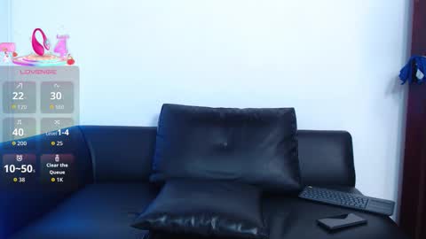 Snapshot of troy_lee1 chatting on 10.12.25 online show from 10.12.25