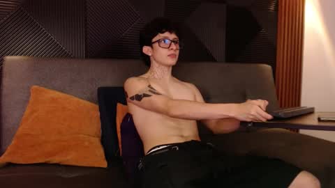 Troy online show from 03.10.25