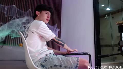 Troy online show from 10.20.25