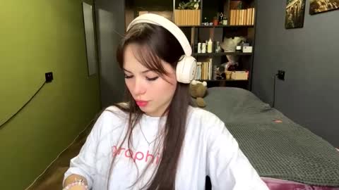 Snapshot of troyalshouse chatting on 12.16.25 Alice online show from 12.16.25