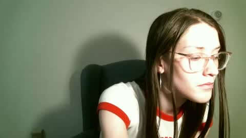 Snapshot of ts_librarian chatting on 09.20.25 Elisabeth online show from 09.20.25